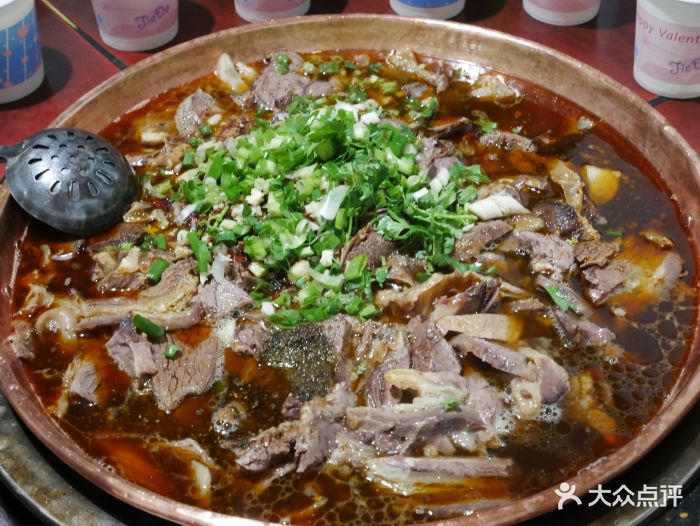 彩云轩餐馆：铜瓢牛肉，传统美食的工匠精神